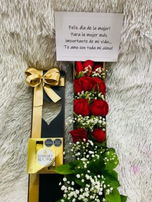 Caja de rosas y chocolates en itagui con Ferrero Rocher y tarjeta de dedicatoria