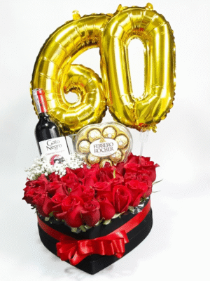 Caja de rosas rojas en forma de corazón con vino Gato Negro y chocolates Ferrero Rocher para regalo de 60 años en Itagüí.